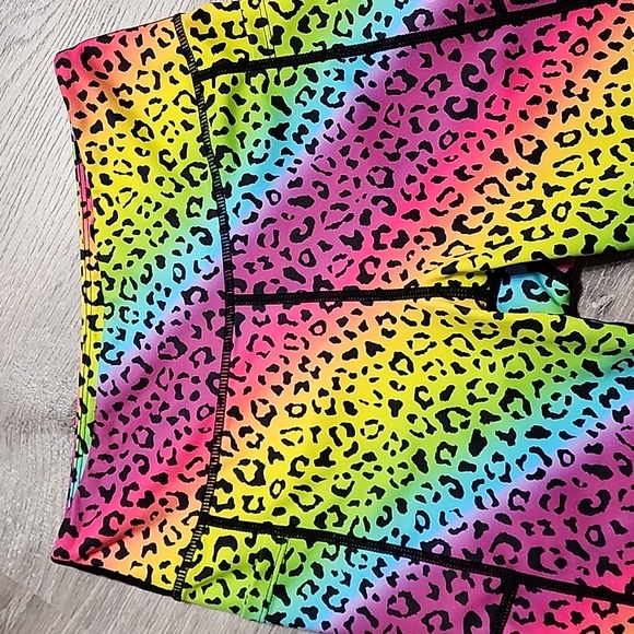 Zyia Active Rainbow Leopard Light N Tight Pocket Hustle Shorts M - Picture 5 of 9